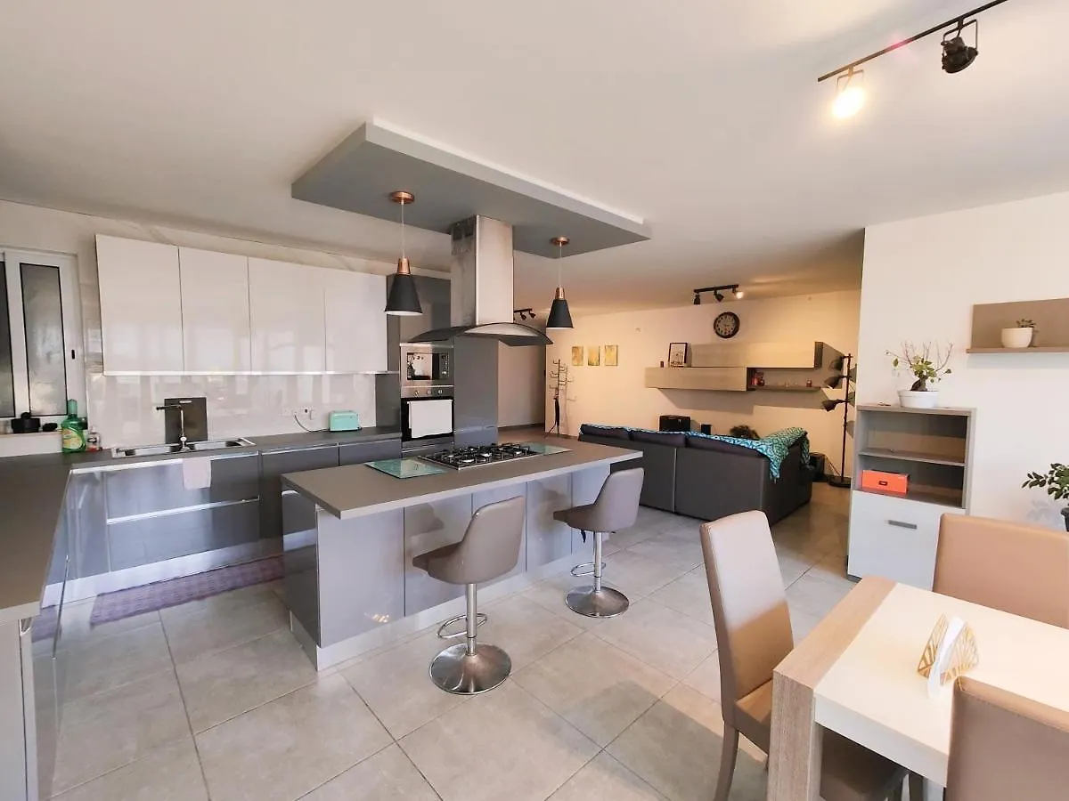 Guest house Large Central Apartment Near Valletta & Seafront Pieta