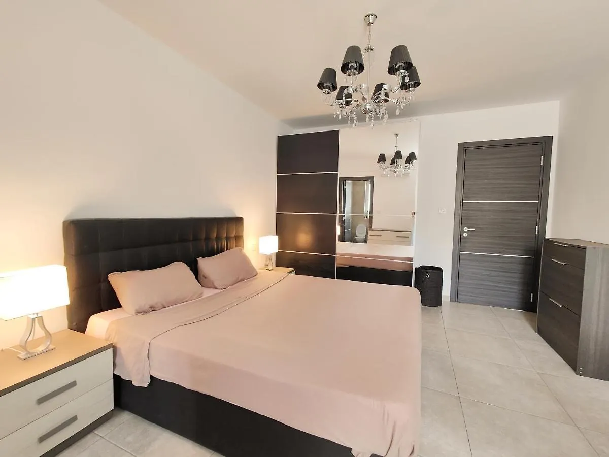 Large Central Apartment Near Valletta & Seafront Pieta 0*,  Malta