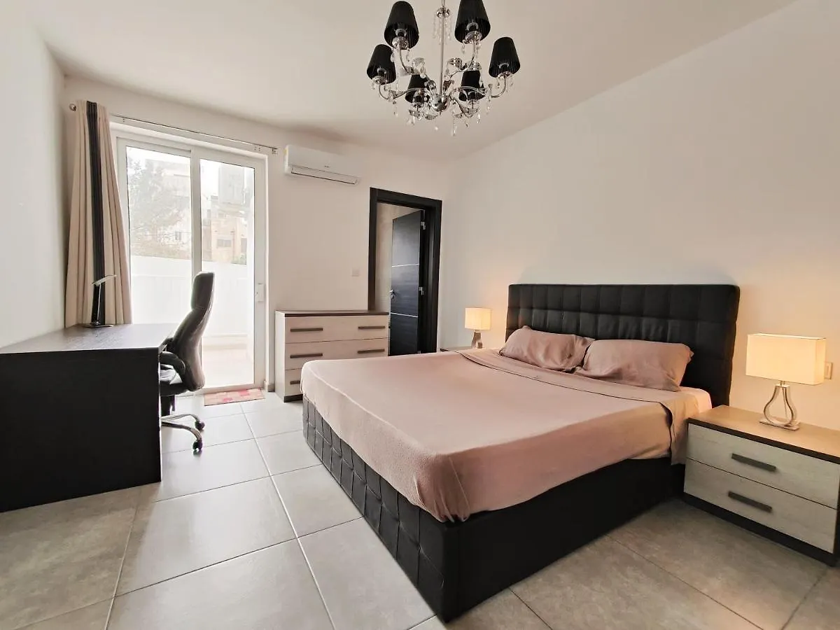 Guest house Large Central Apartment Near Valletta & Seafront Pieta Malta
