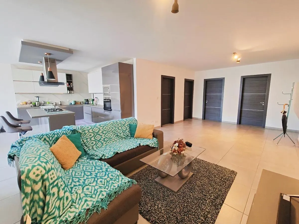 Large Central Apartment Near Valletta & Seafront Pieta