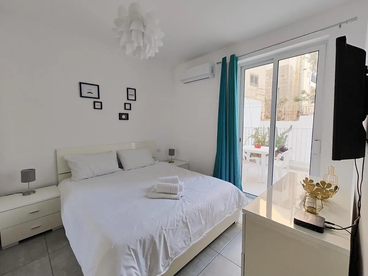 Large Central Apartment Near Valletta & Seafront Pieta
