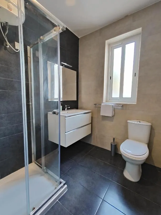 Large Central Apartment Near Valletta & Seafront Pieta Guest house